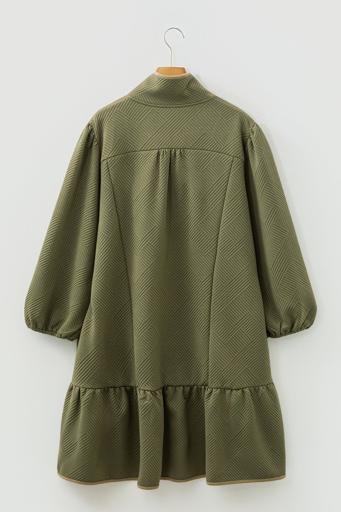 Green Contrast Trim Bracelet Sleeve Dress in Plus Size