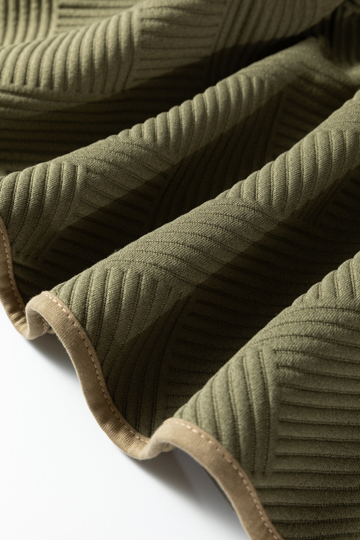 Green Contrast Trim Bracelet Sleeve Dress in Plus Size